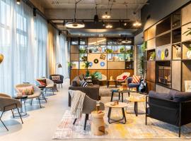 Moxy Berlin Airport，位于舍讷费尔德的酒店