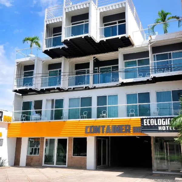 Container Inn Hotel Aeropuerto，位于巴亚尔塔港的酒店